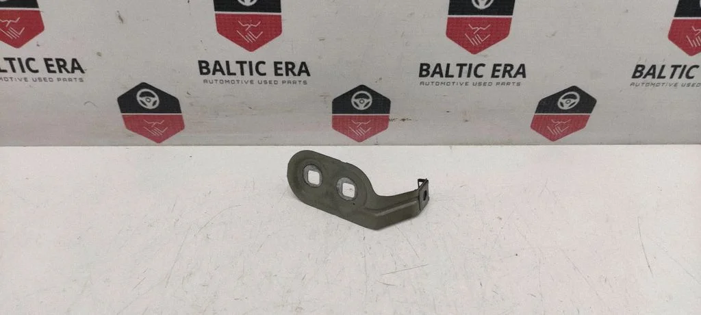 Fender mounting bracket
