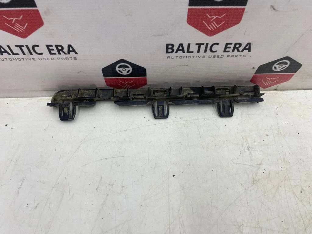 Fender mounting bracket 7184776