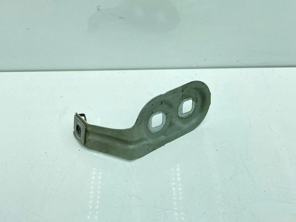 Fender mounting bracket
