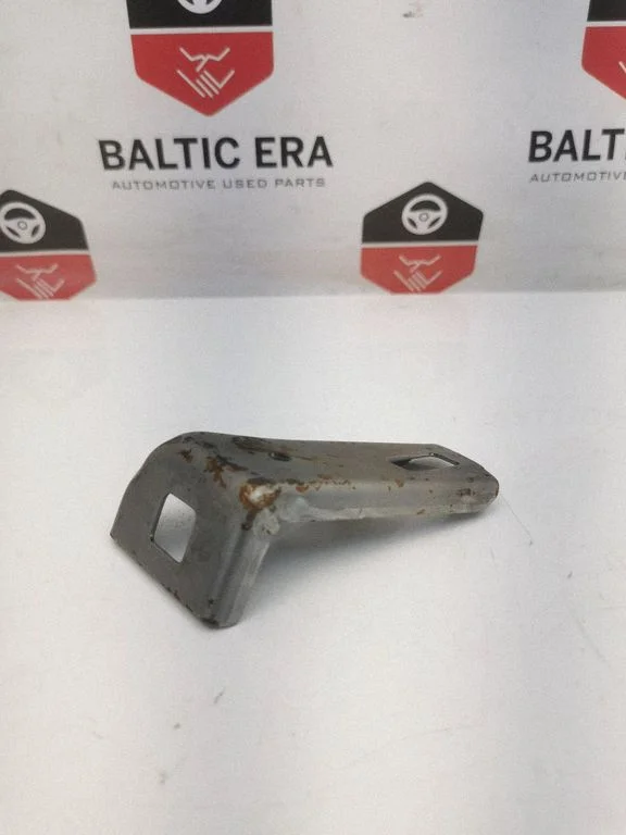 Fender mounting bracket 9227017