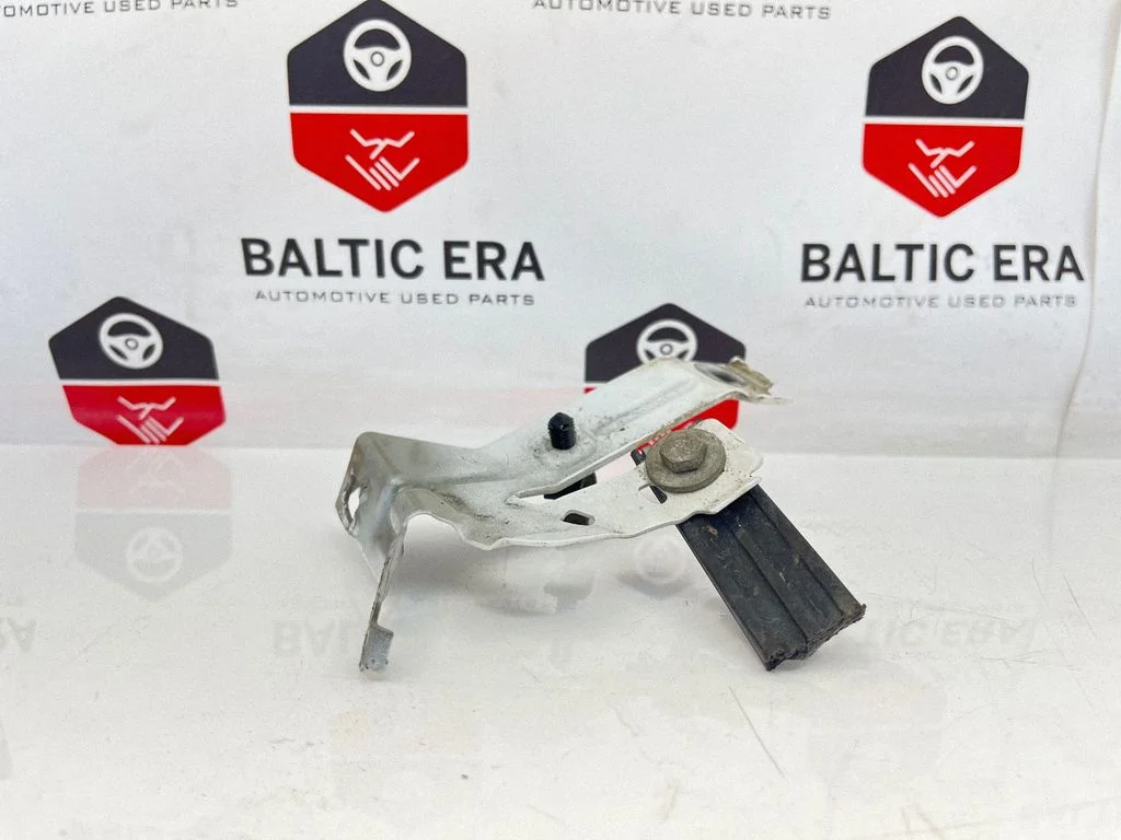 Poritiiva kinnitusklamber – parem