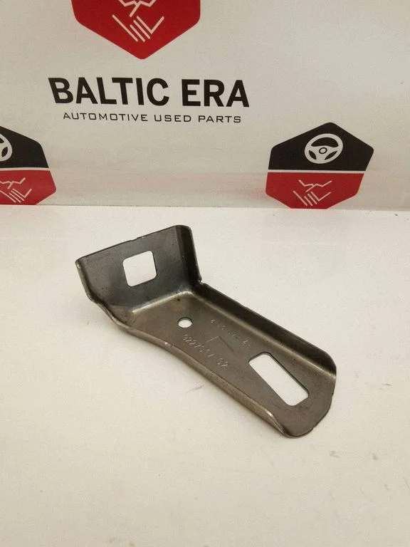 Fender mounting bracket 9227017