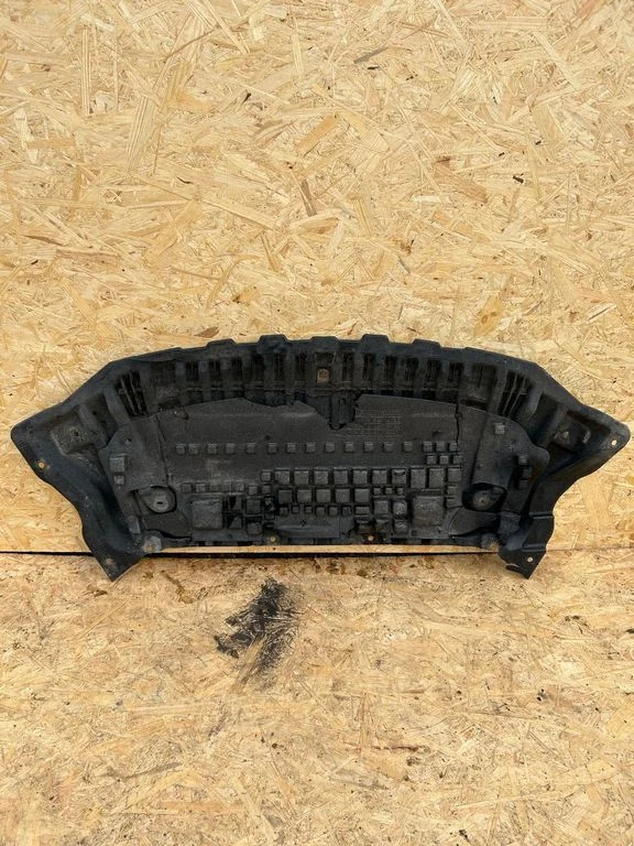 Engine splash shield/under tray – Mercedes-Benz E-Class W212 (2009-2016)