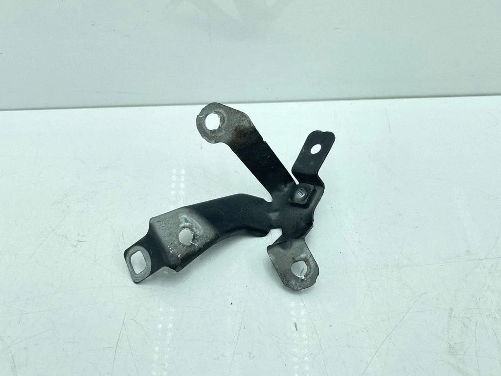 Fender mounting bracket – BMW 4 Series F32 F33 (2013-2020)