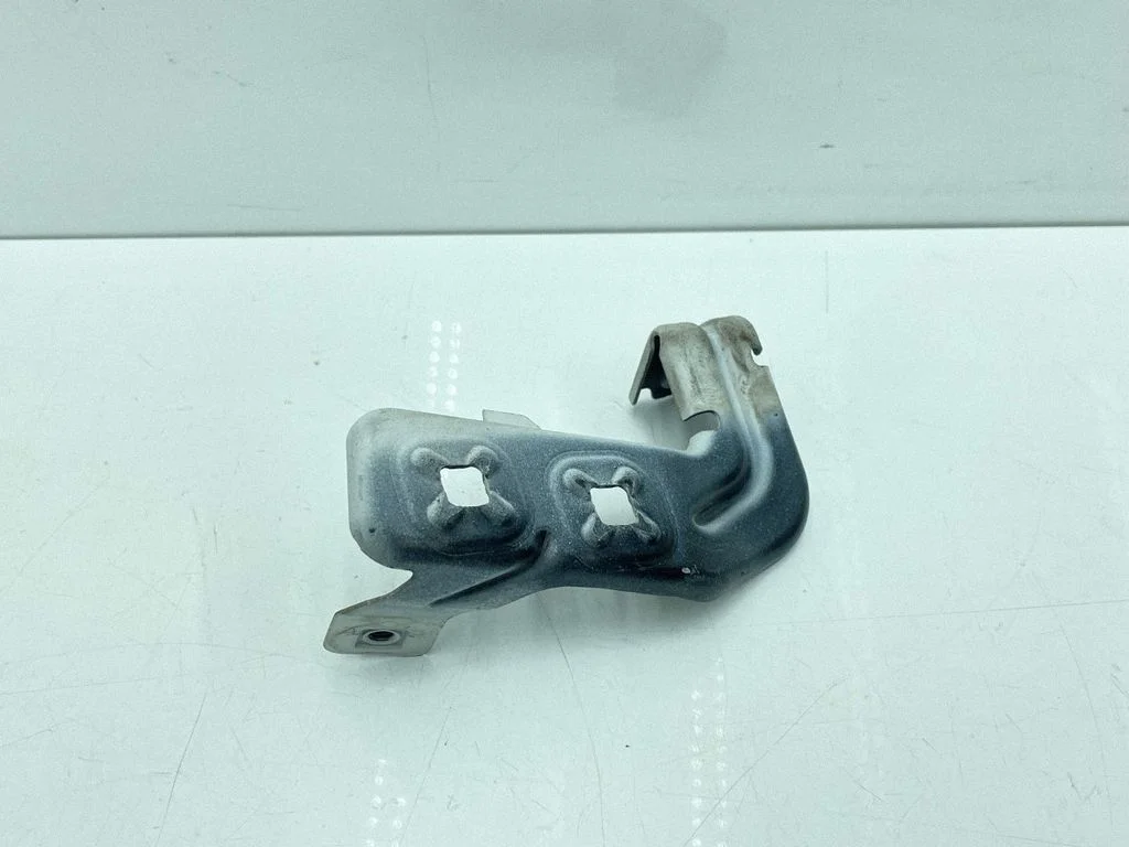 Fender mounting bracket – BMW Series 4 M4 F82 F83 (2014-2020)