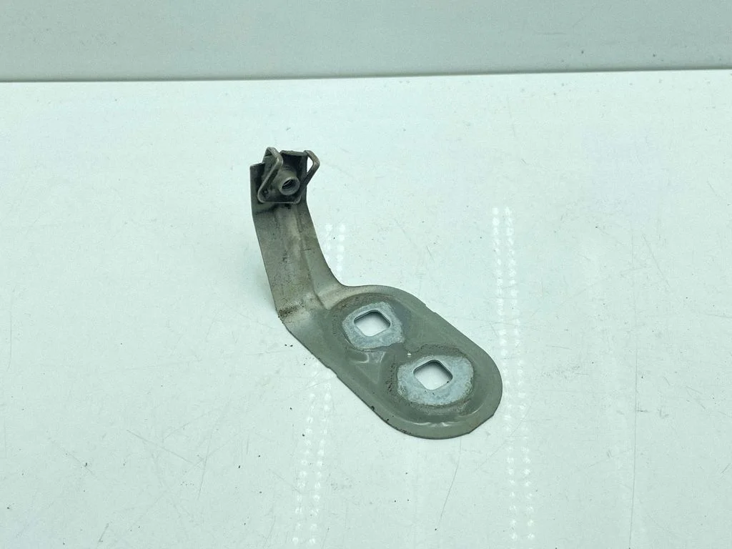 Fender mounting bracket