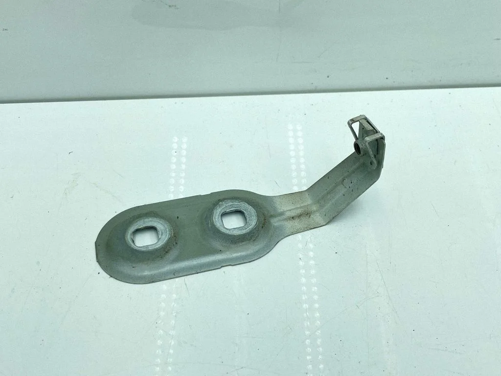 Fender mounting bracket