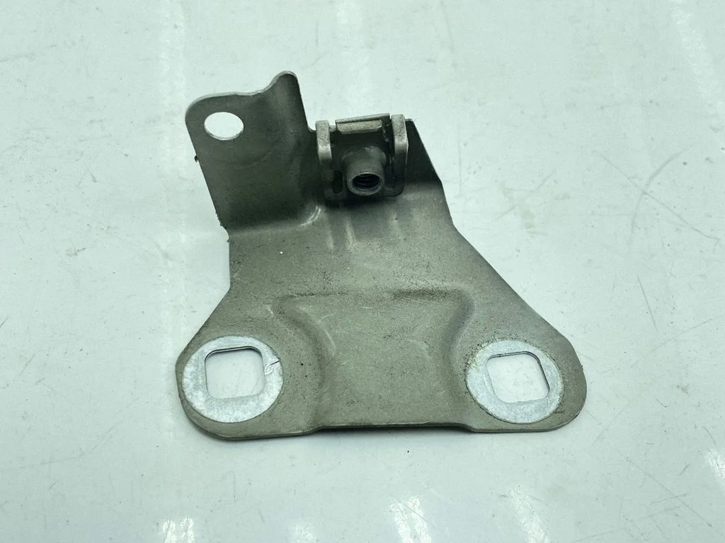 Fender mounting bracket