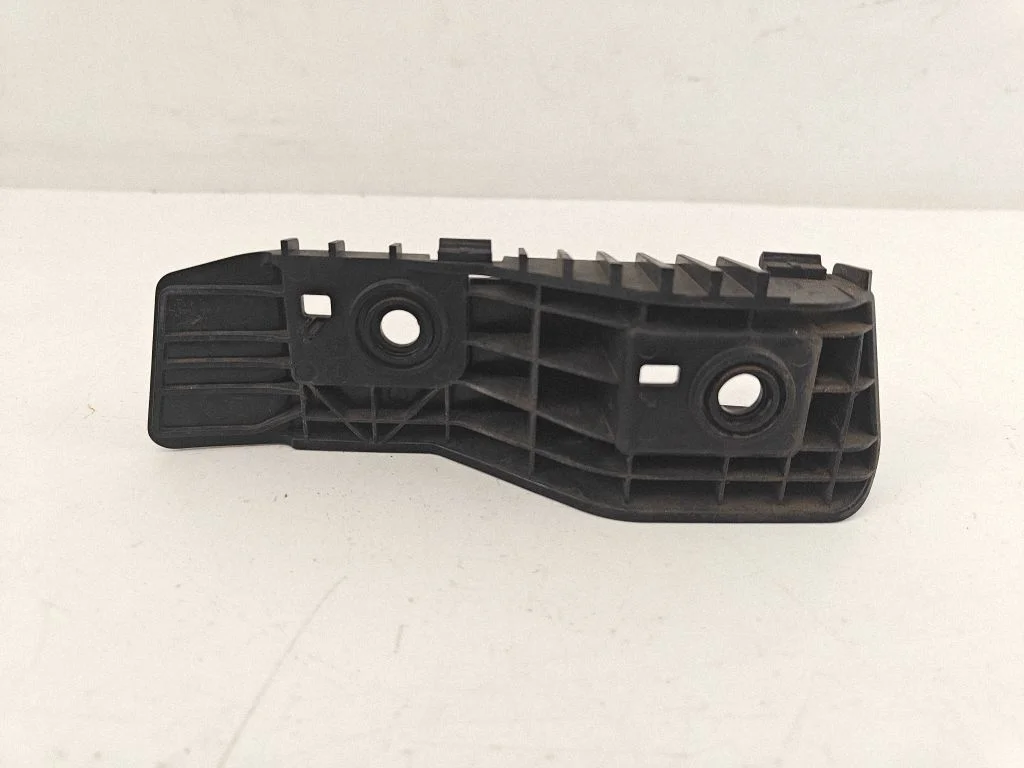 Rear bumper mounting bracket 108399300E
