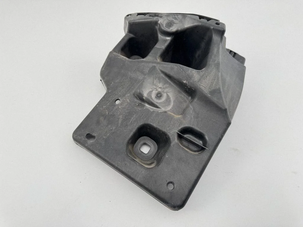 Tagumise kaitseraua kinnitusklamber 7497111