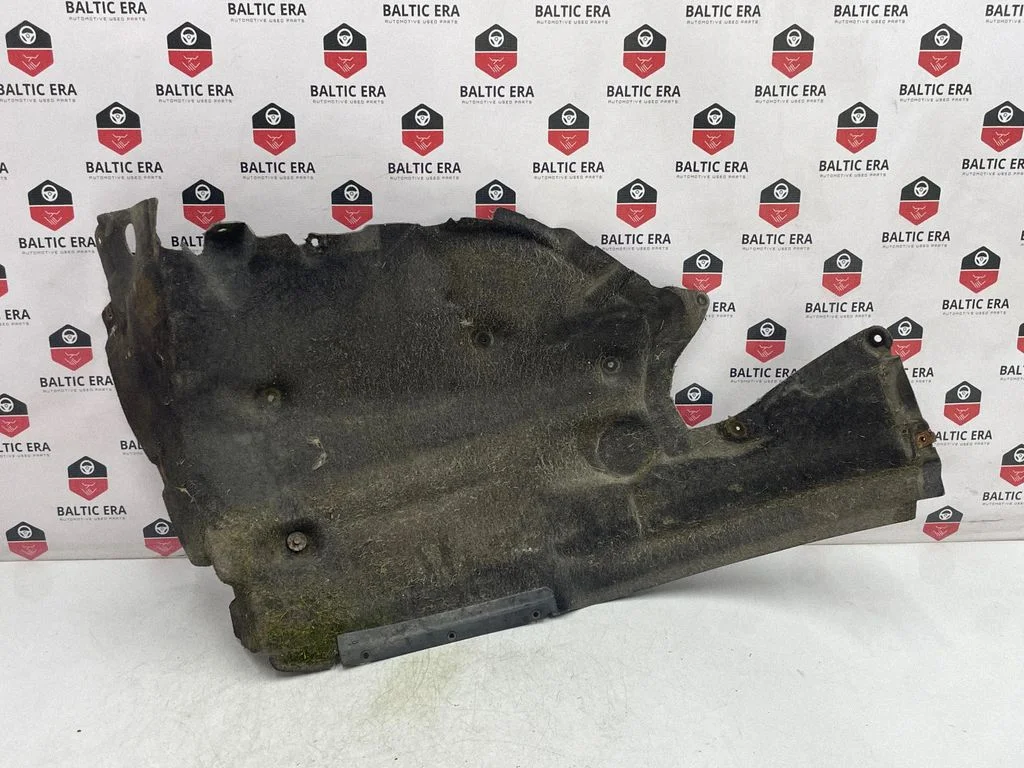 Front wheel arch liner splash guards