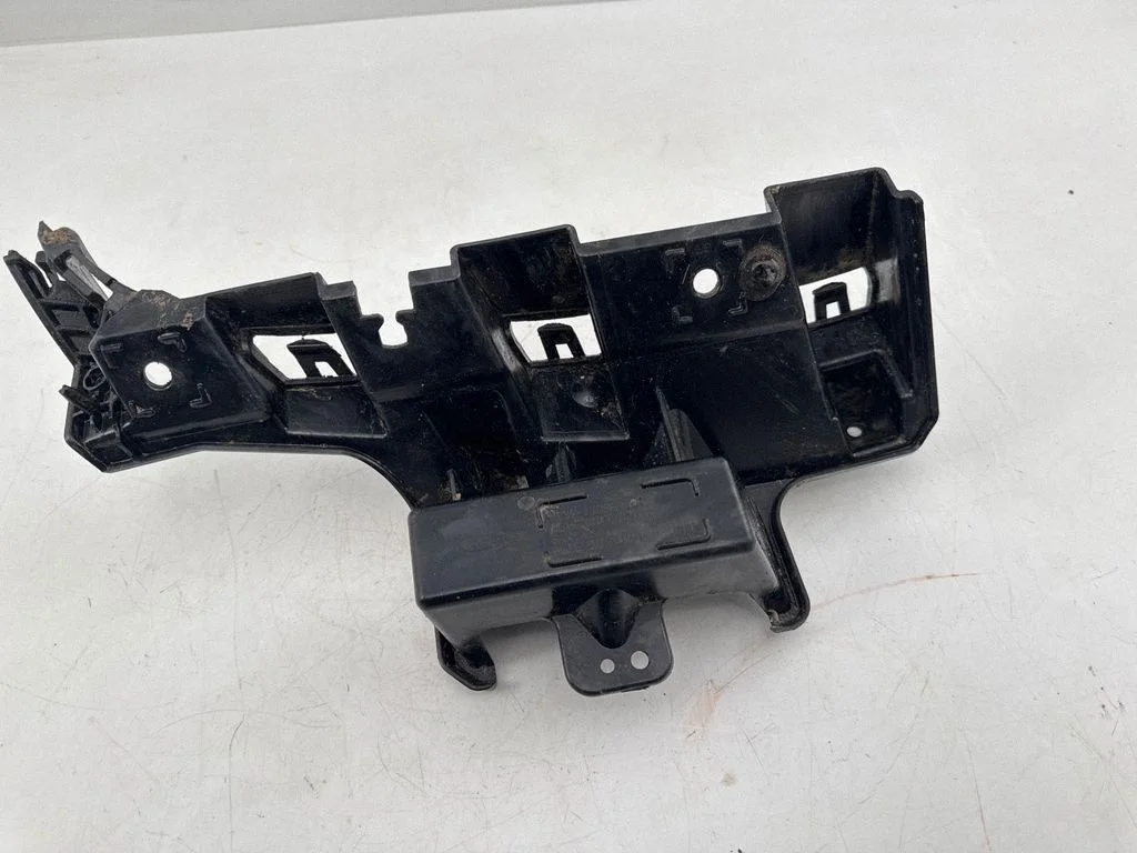 Rear bumper mounting bracket FR3B17D960A
