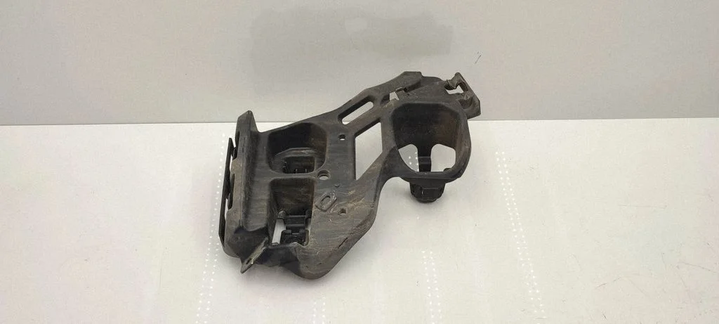 Rear bumper mounting bracket 8494945