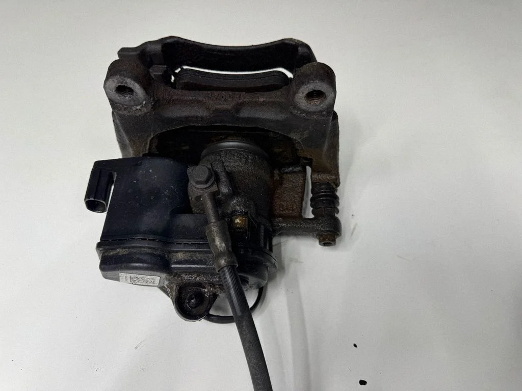 Tagumine pidurisadul 4M0615406AR