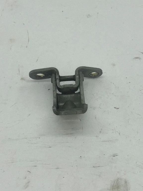 Priekšējā augšējā eņģe