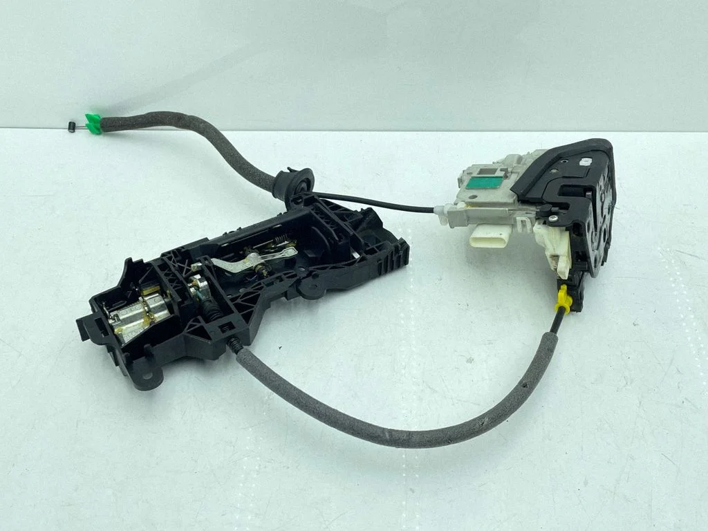 Front door lock 8X1837016C