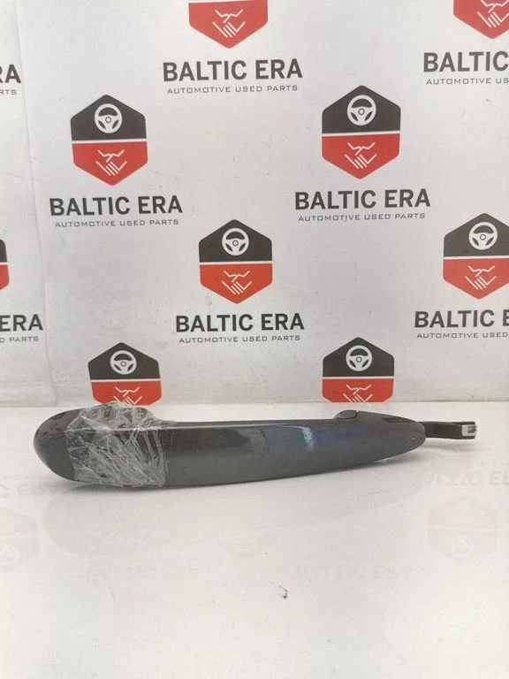 Esiukse välimine käepide