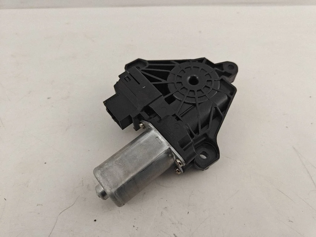 Front door window regulator motor 903196NS
