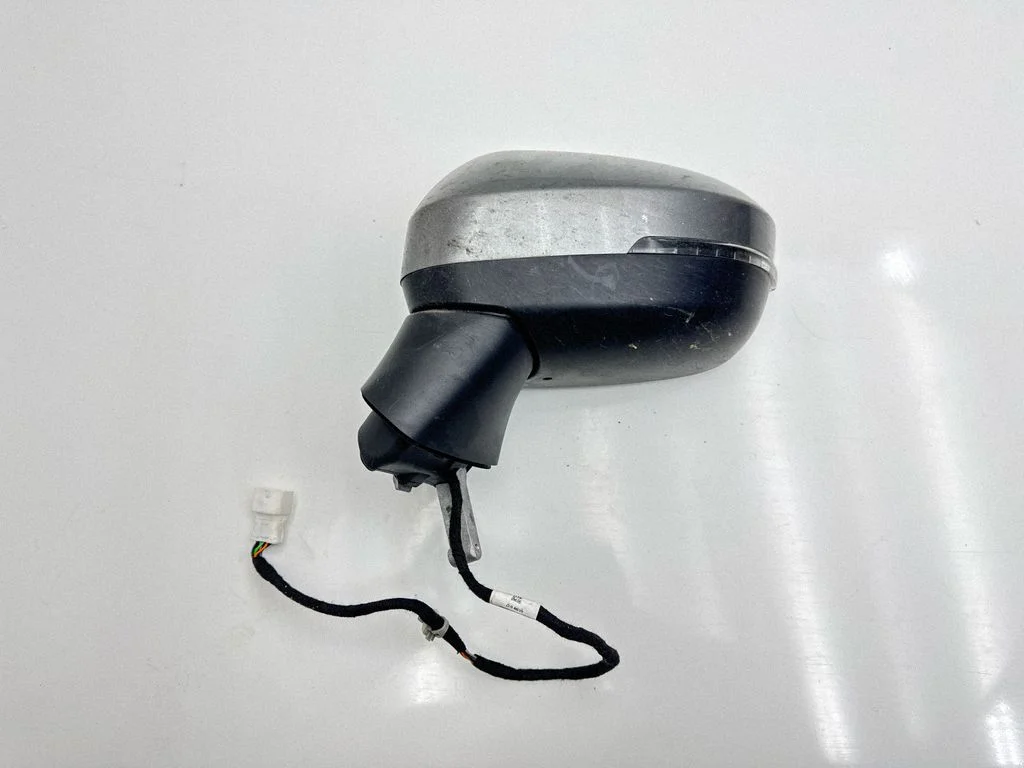 Esiukse elektriline välispeegel