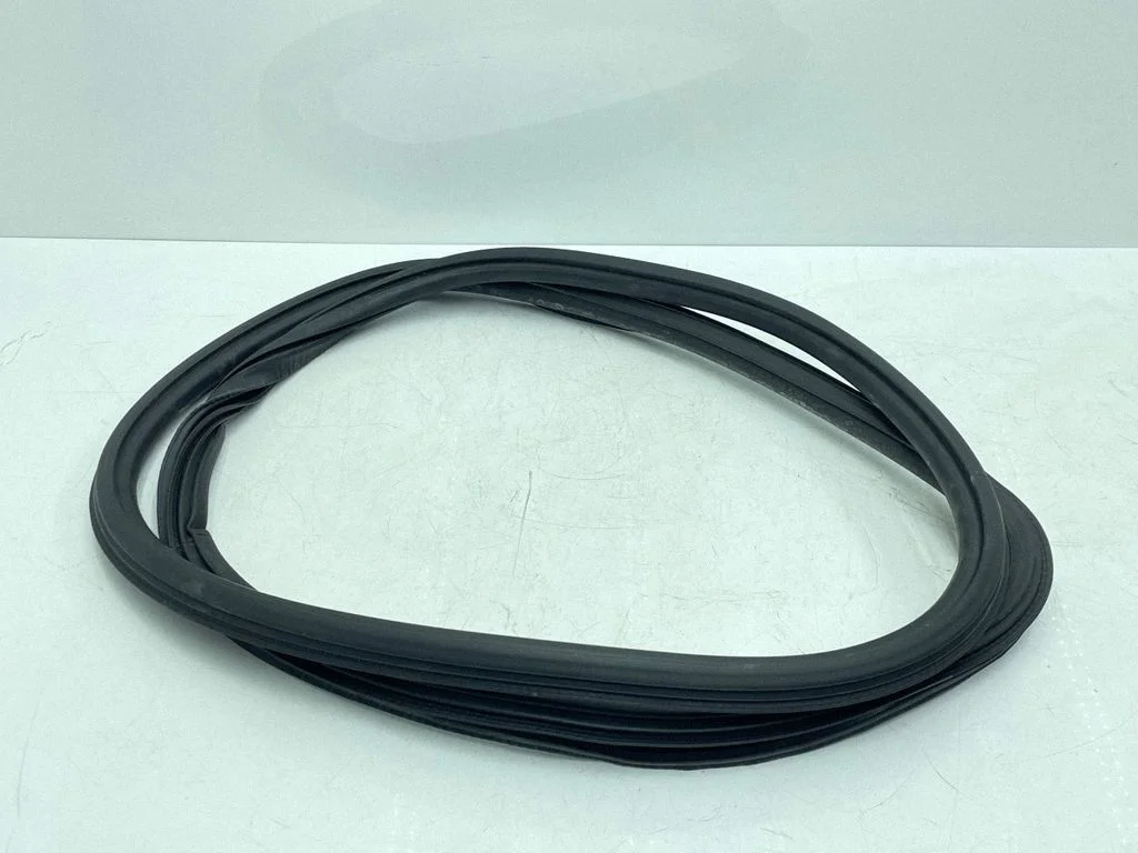 Rear door rubber seal (on body) 8W9833721B