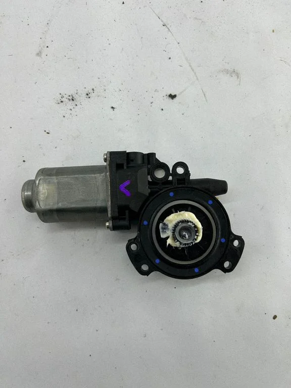 Aizmugurējā loga pacēlāja motoriņš 400908