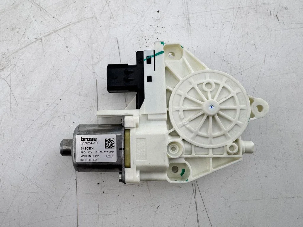 Rear door window regulator motor – Tesla Model Y (2020-)