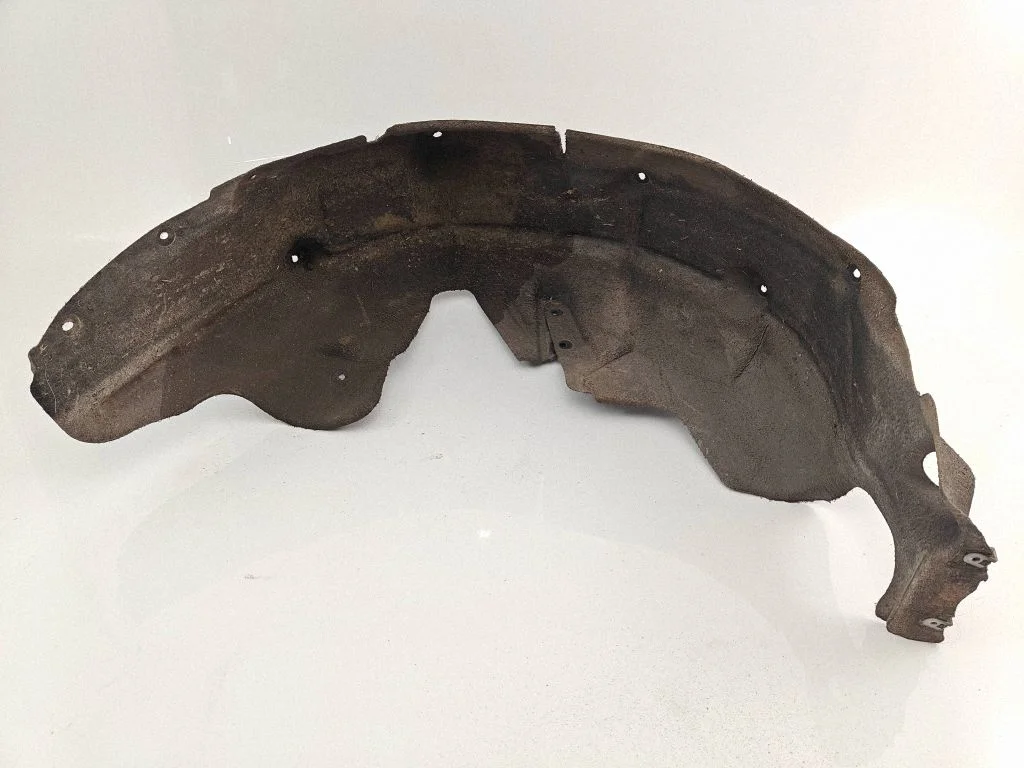 Rear arch fender liner splash guards