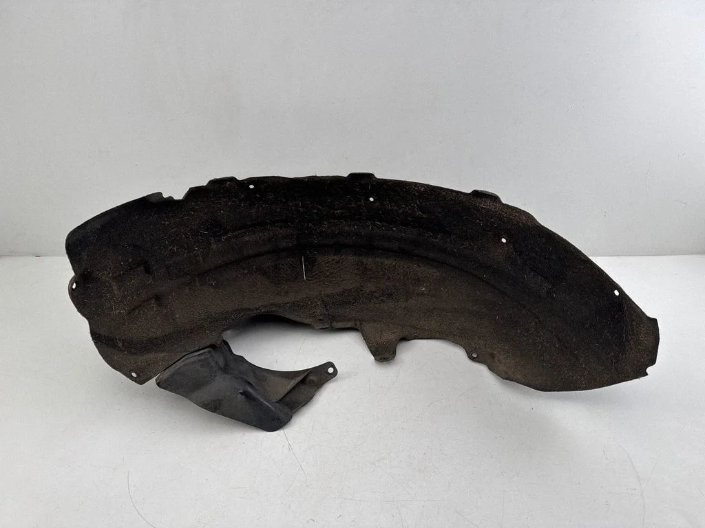 Rear arch fender liner splash guards
