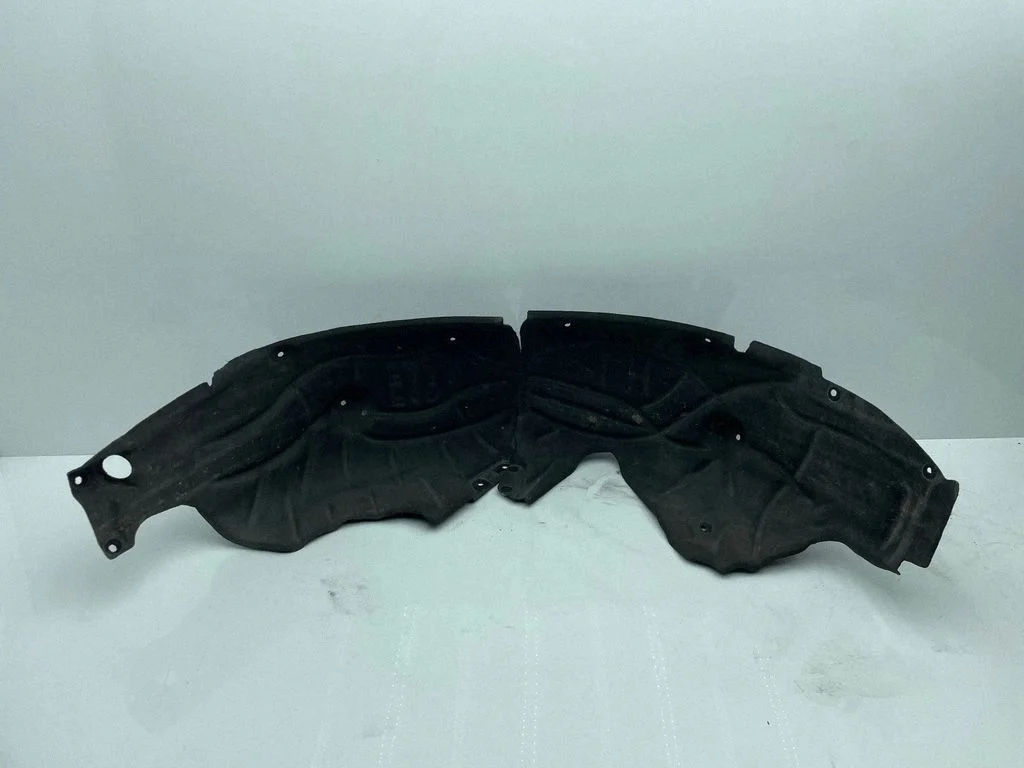 Rear arch fender liner splash guards
