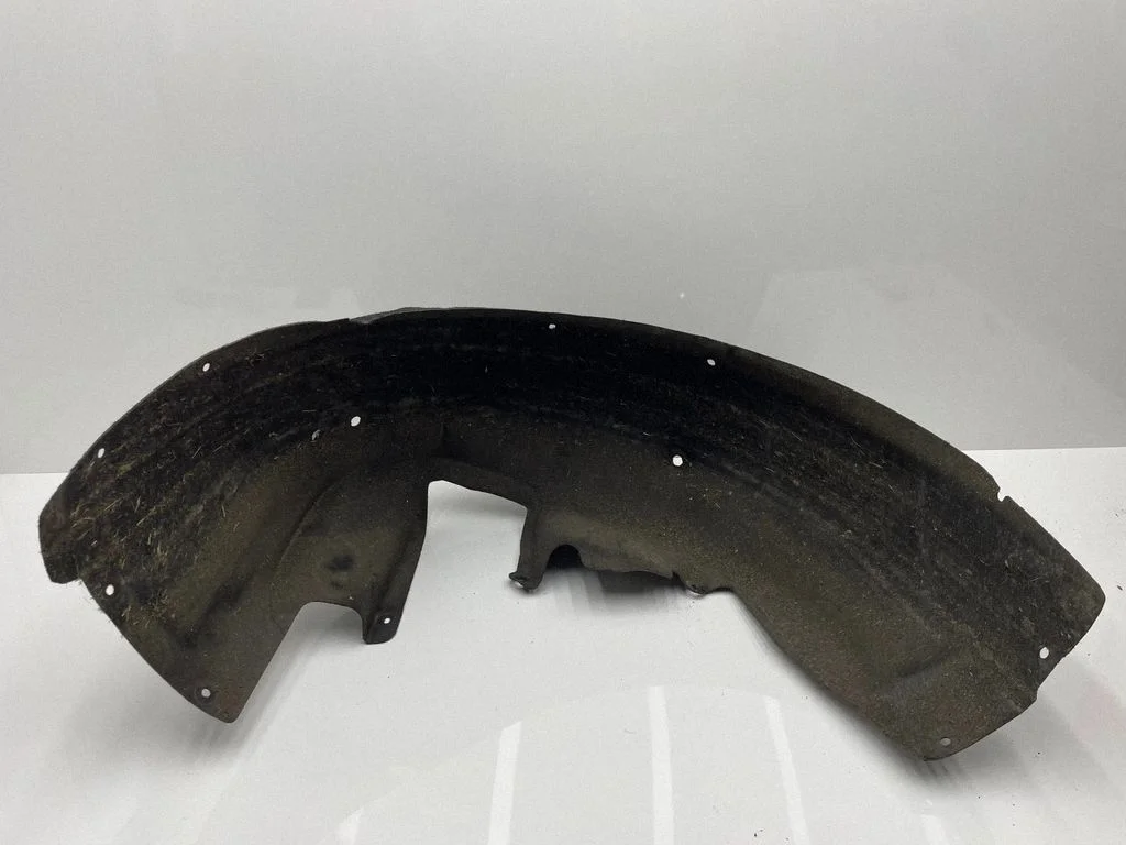 Rear arch fender liner splash guards