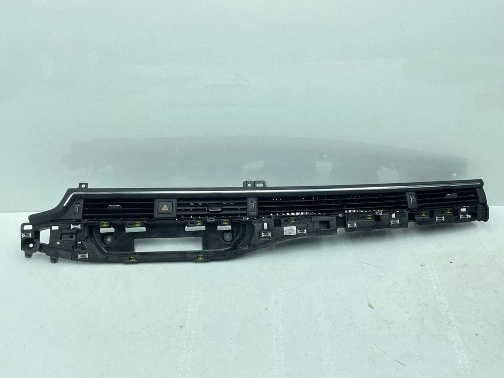 Dash center air vent grill 8W1820902