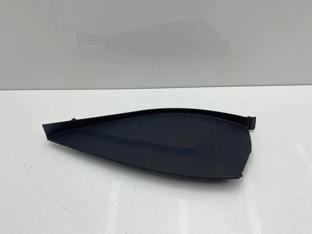 Armatuurlaua külje viimistluspaneel 6805559