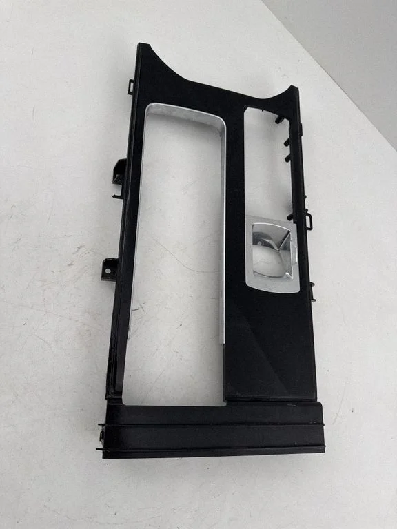 Ramka dźwigni zmiany biegów (plastikowa) DK6M04404BPIA4
