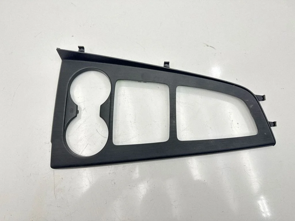 Ramka dźwigni zmiany biegów (plastikowa) 8W1864241A