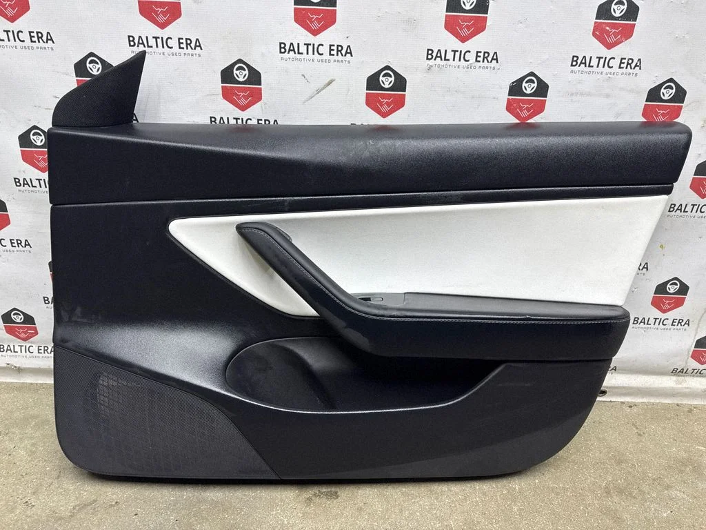 Eesmiste uste sisevooder – Tesla Model Y (2020-)