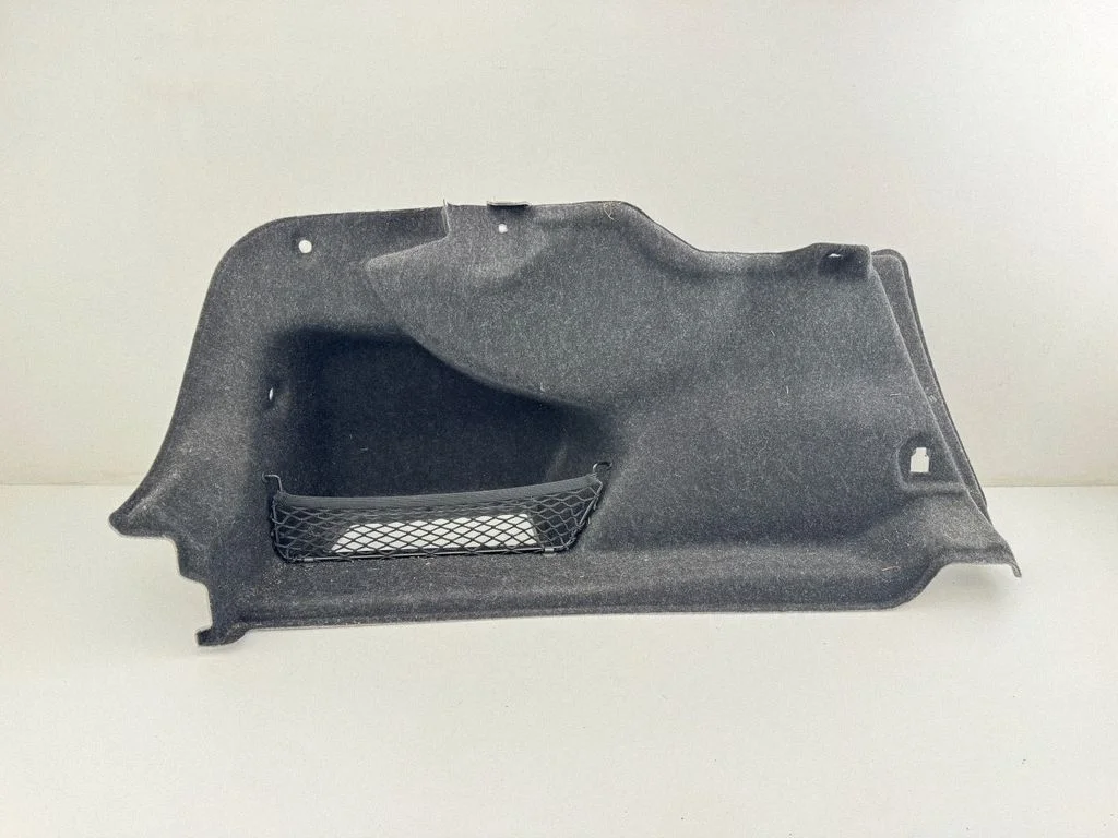 Boczny panel tapicerki bagażnika – BMW Seria 4 G22 G23 G24 G26 (2020-)