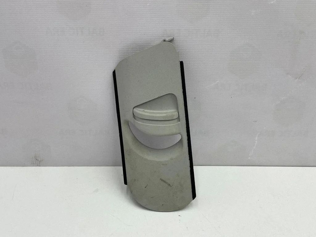 (B) pillar trim (top) 5C6867512