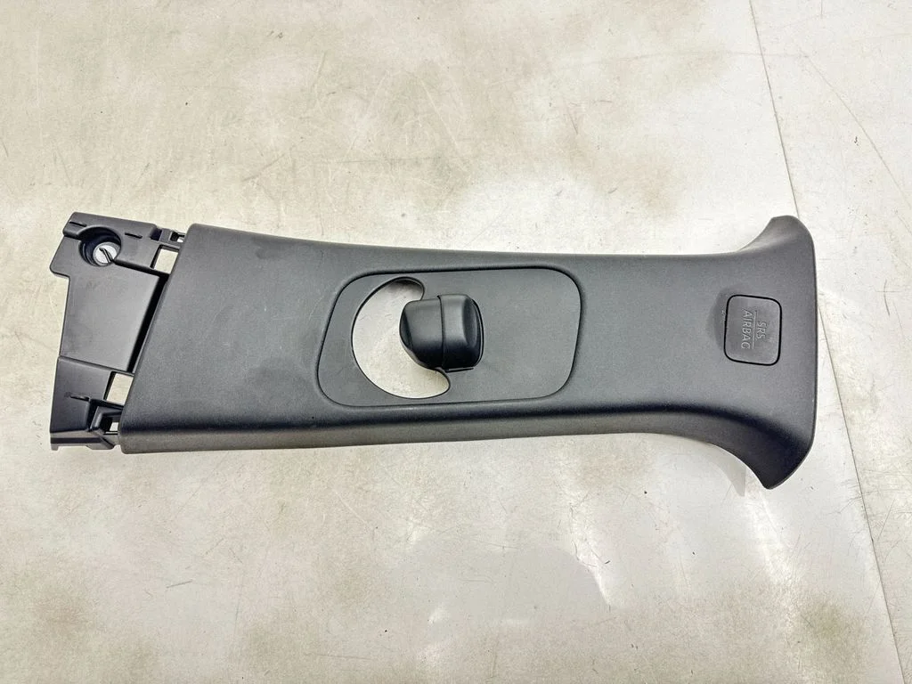 (B) statņa apdare (augšējā) – Nissan Qashqai J12 (2021-)