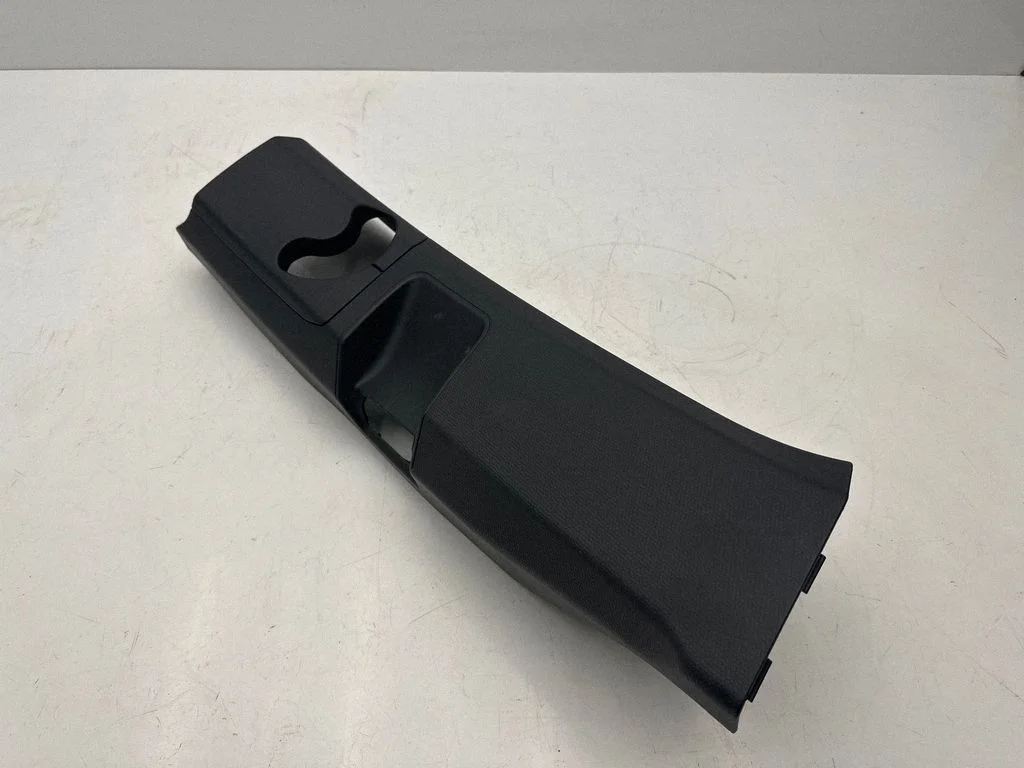 (B) pillar trim (top) 7287936