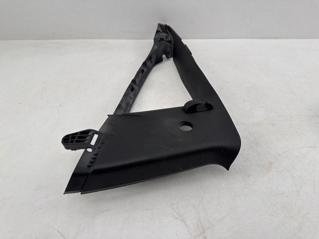 (B) pillar trim (top) FR3B6351987