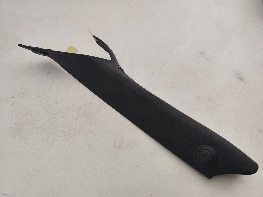 (A) pillar trim 10441172