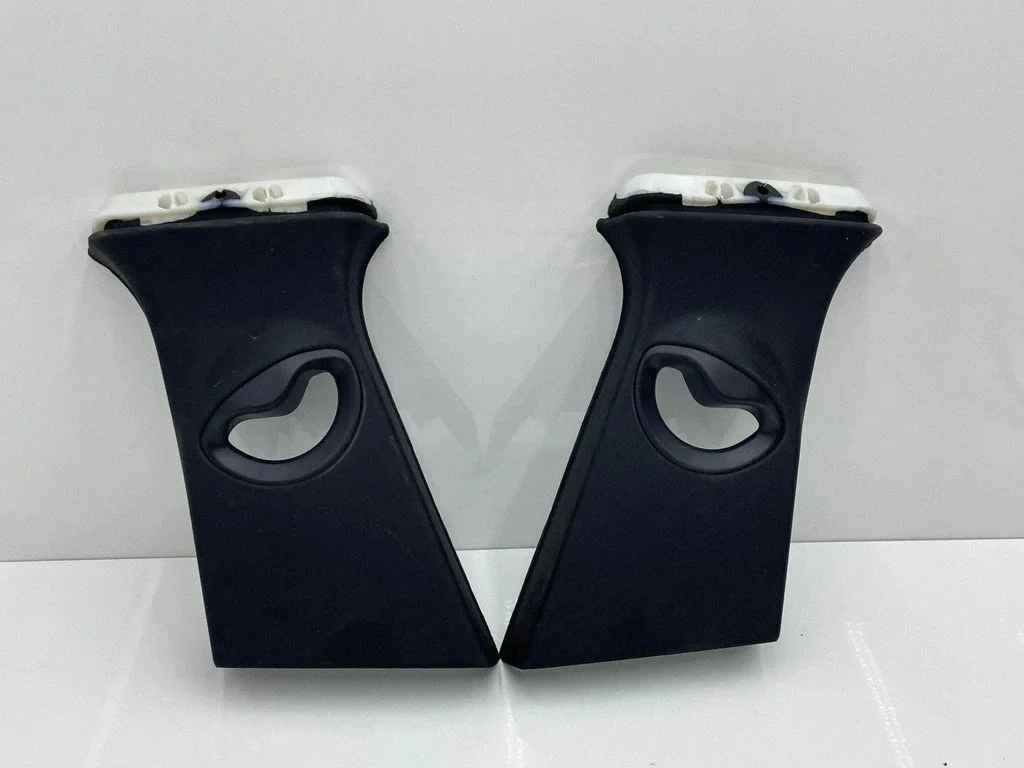 (B) pillar trim (bottom) 7475549