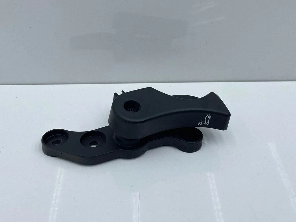 Engine bonnet (hood) release handle 7309606
