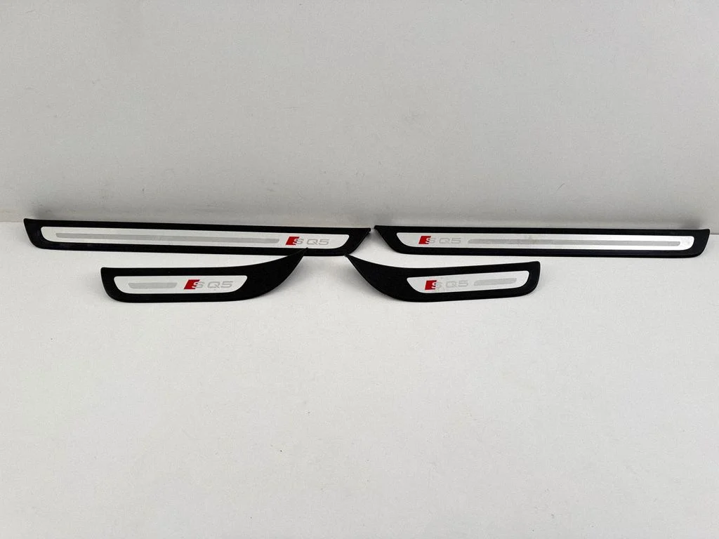 Front sill trim cover 8R0853374
