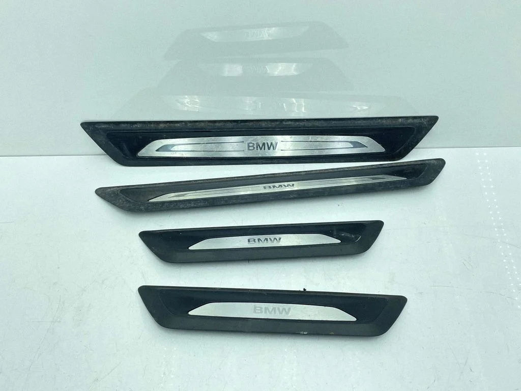 Front sill trim cover 7410460