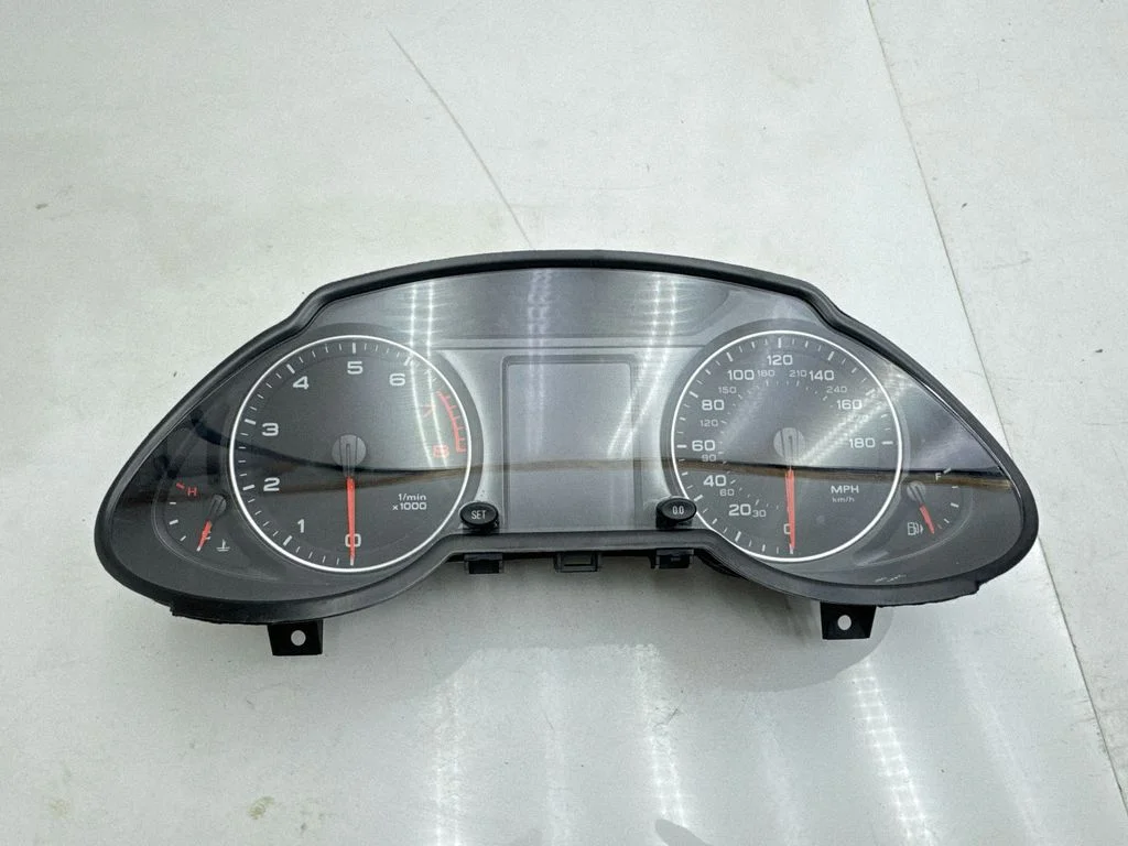 Spidometrs (instrumentu panelis) 8R0920980K