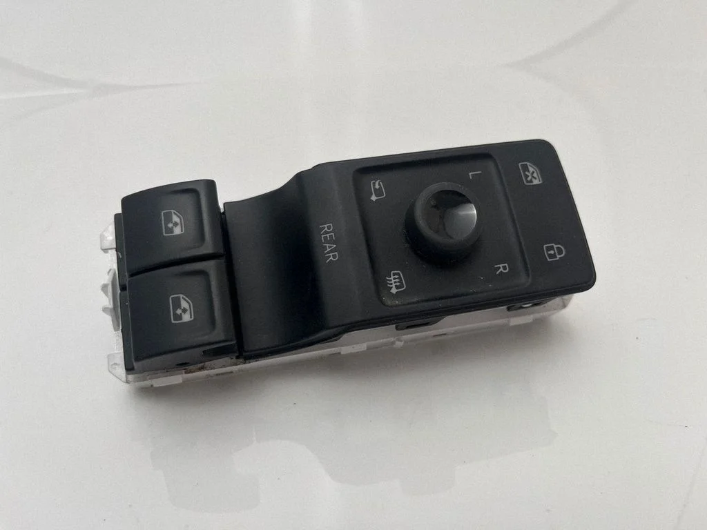 Electric window control switch 10A959862AE