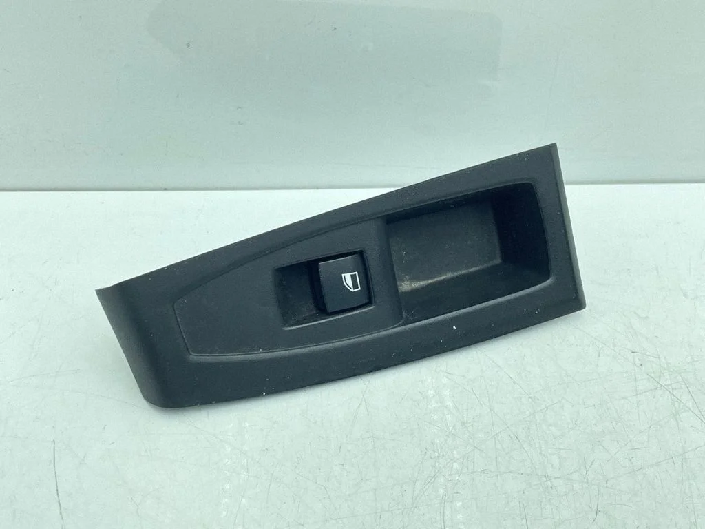 Electric window control switch 9208107