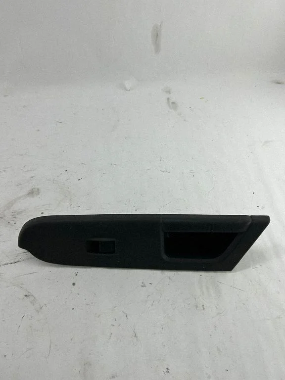 Electric window control switch MR587944