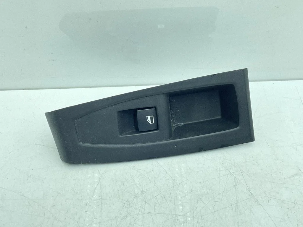 Electric window control switch 9208107